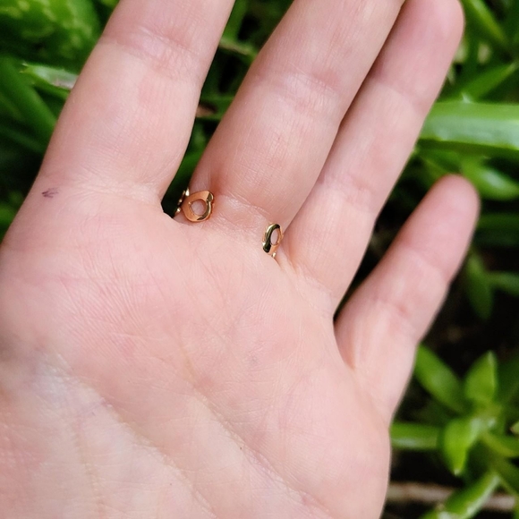 New Classic Gold Simple Dainty Infinity Ring Band & Toe Ring - Picture 7 of 7